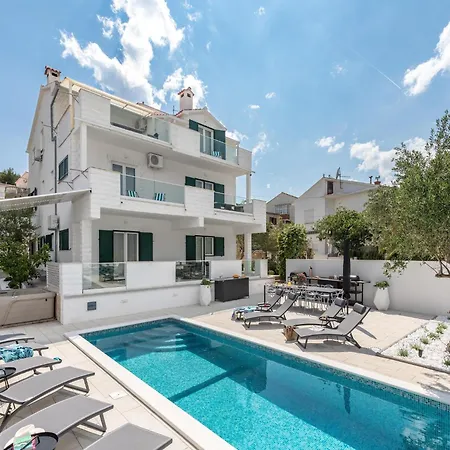 Attractive In Slatine Appartement