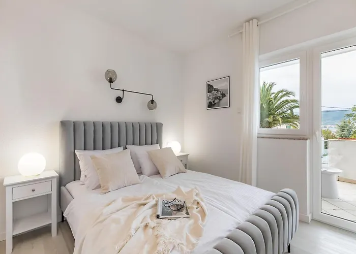 Apartment Attractive In Slatine